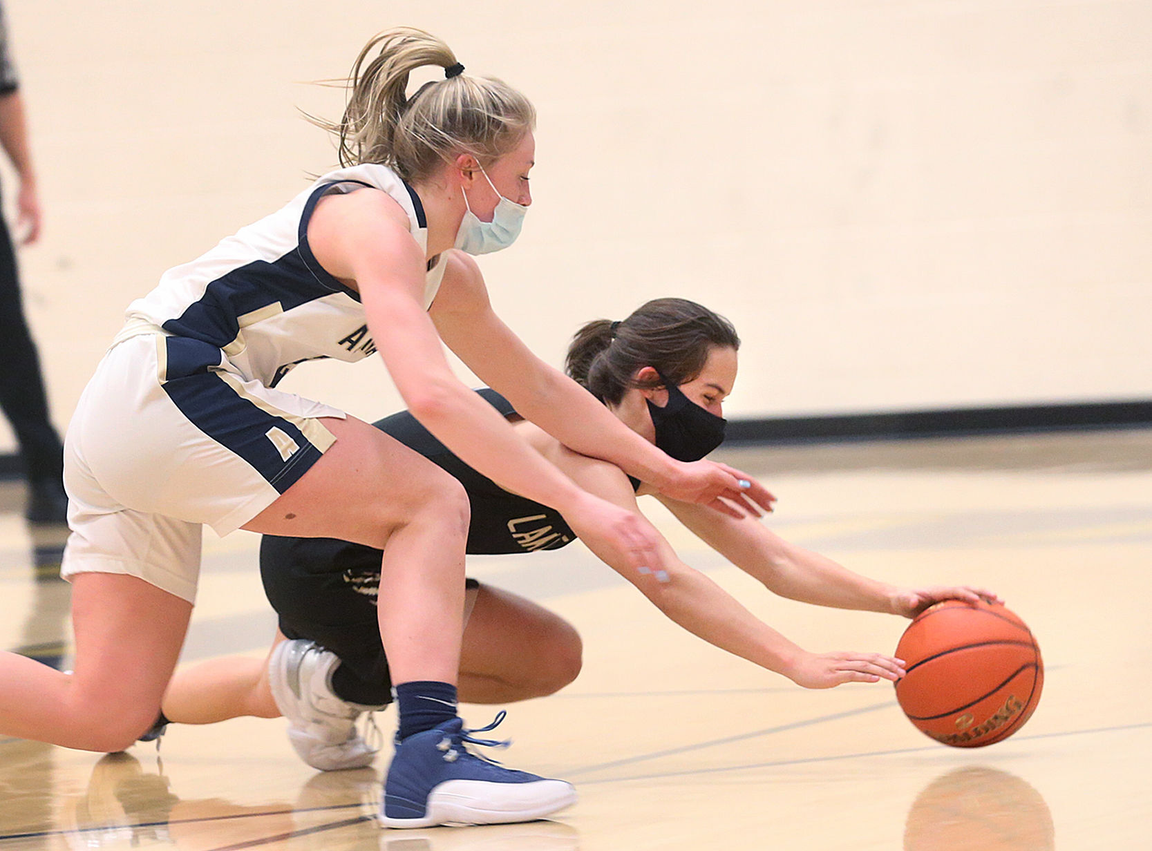December 28: Lake Mills vs Aquinas